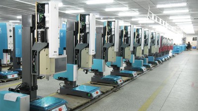 超聲波焊接機(jī)在蓄電池焊接中的應(yīng)用、難點(diǎn)及解決方案